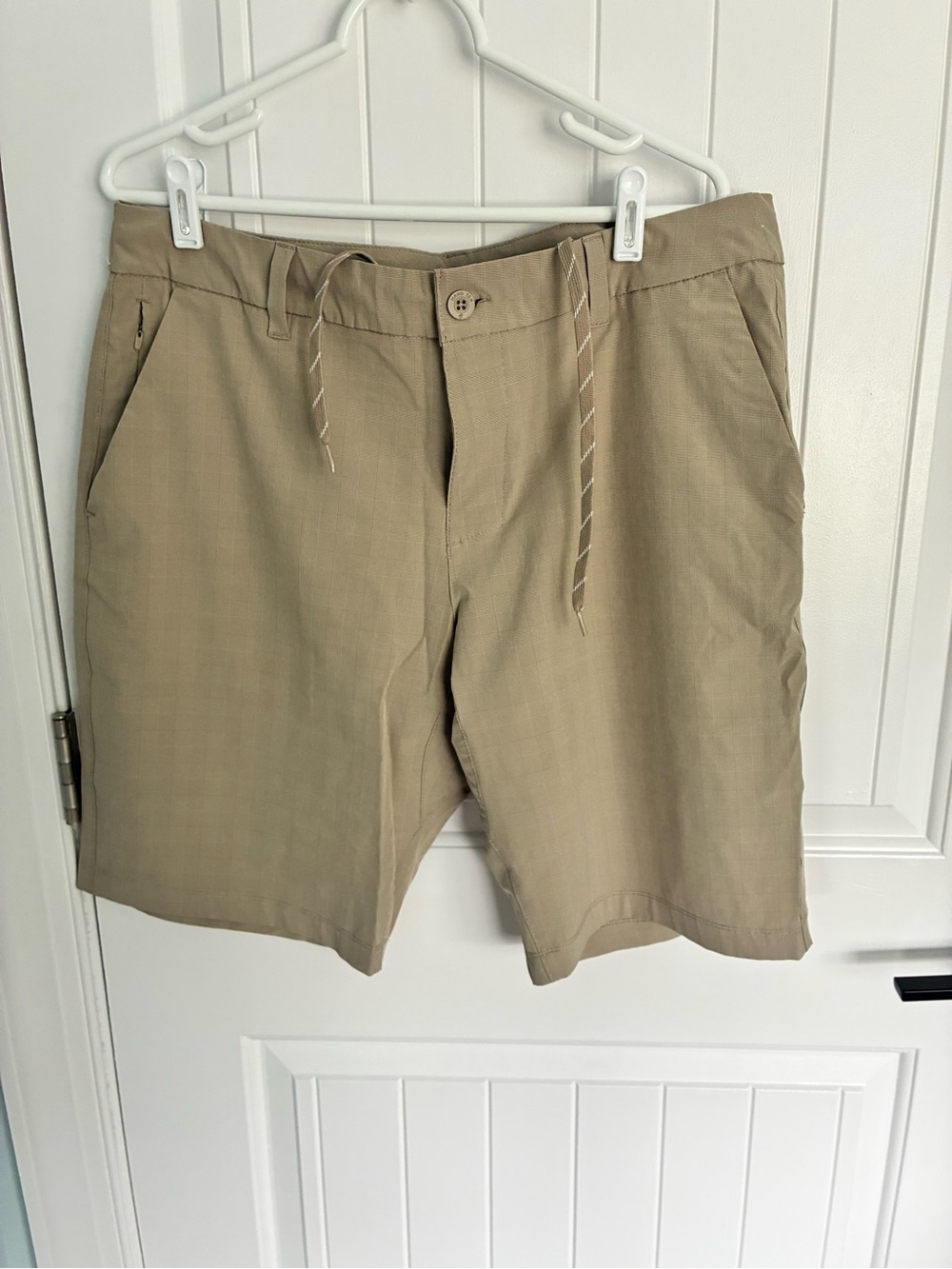 Hang Ten Men's Tan Flat-Front Shorts